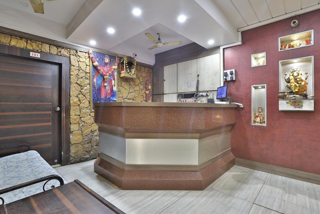אחמדאבאד Hotel Dev Palace מראה חיצוני תמונה