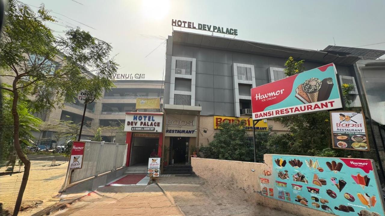 אחמדאבאד Hotel Dev Palace מראה חיצוני תמונה