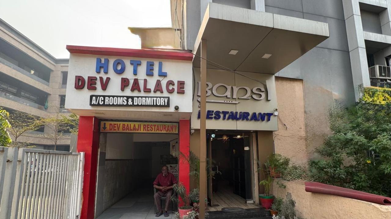 אחמדאבאד Hotel Dev Palace מראה חיצוני תמונה